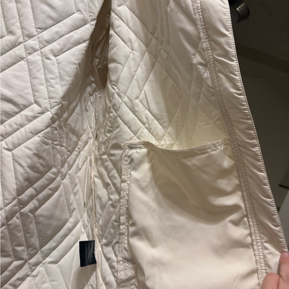 Quilted White Jacket - Picture 9 of 10